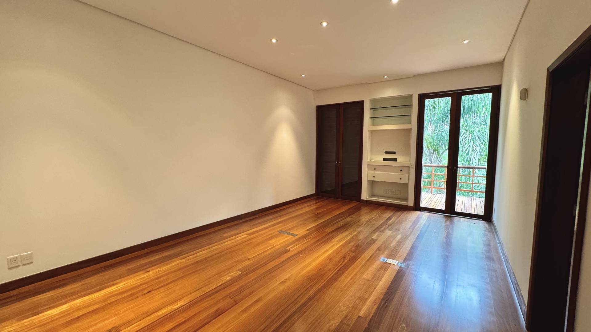 Casa com 6.300m² de terreno privativo - Residencial Tamboré 1