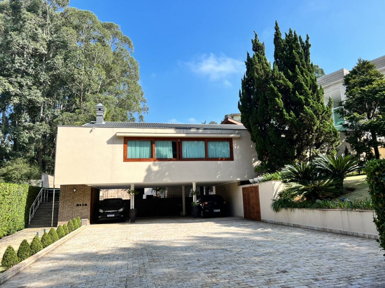Casa semi-térrea com 3 suítes à venda no Tamboré 1