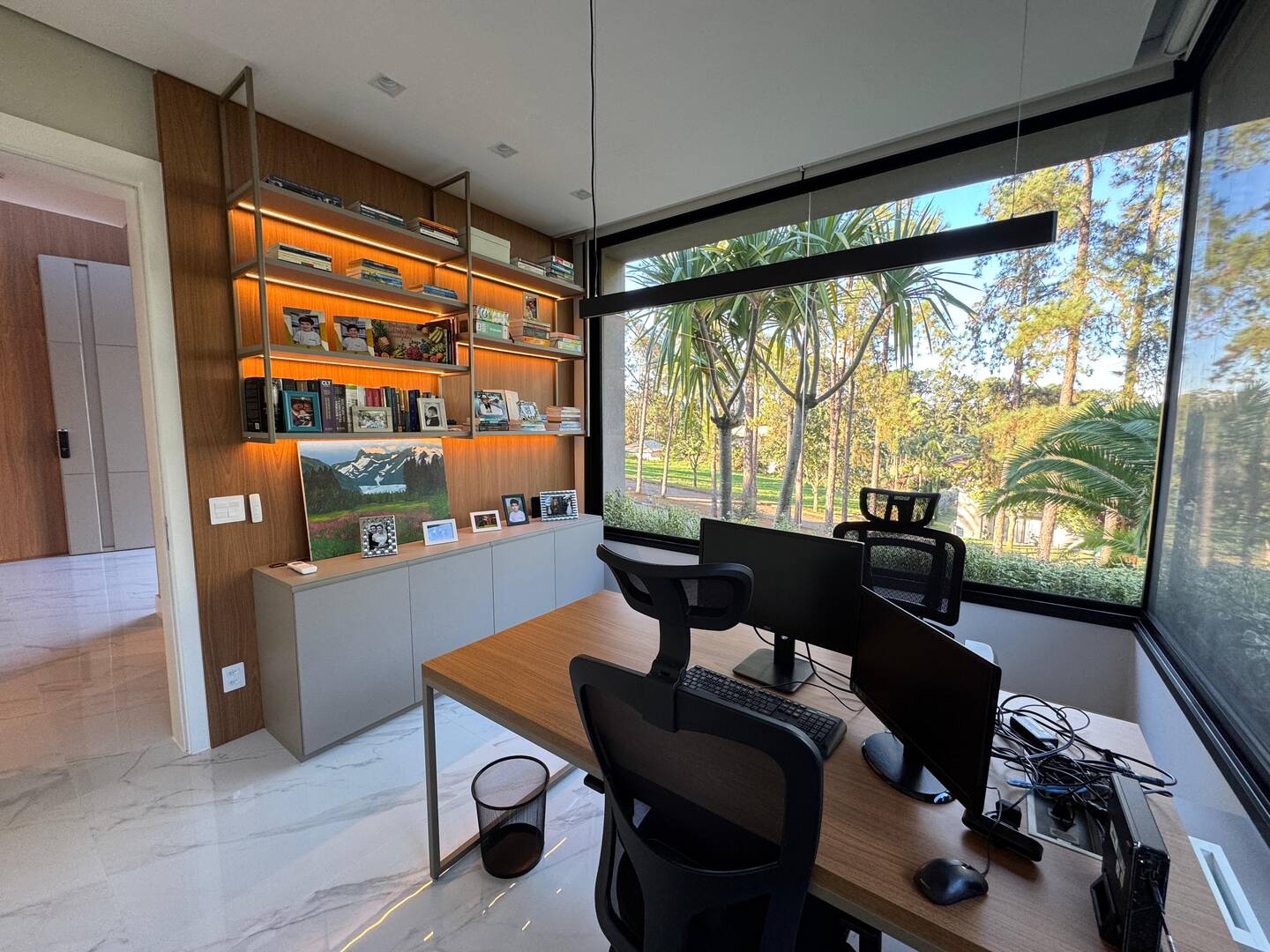 Casa com projeto de Breno Santiago e lazer completo no Haras Guancan