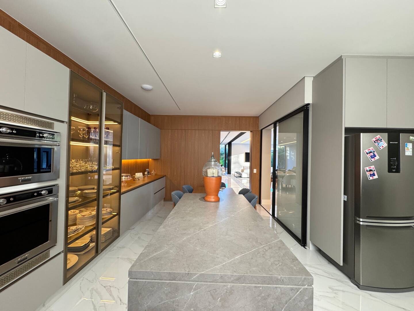 Casa com projeto de Breno Santiago e lazer completo no Haras Guancan