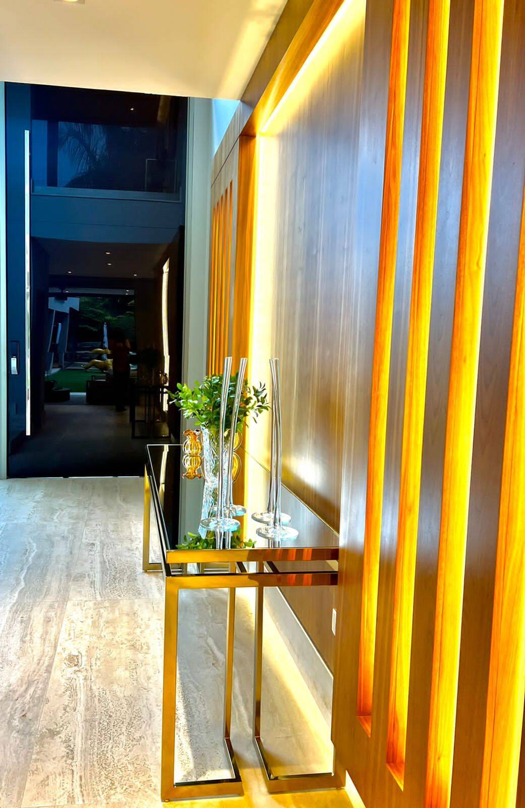 Casa com 5 suítes, elevador e lazer completo à venda em Alphaville