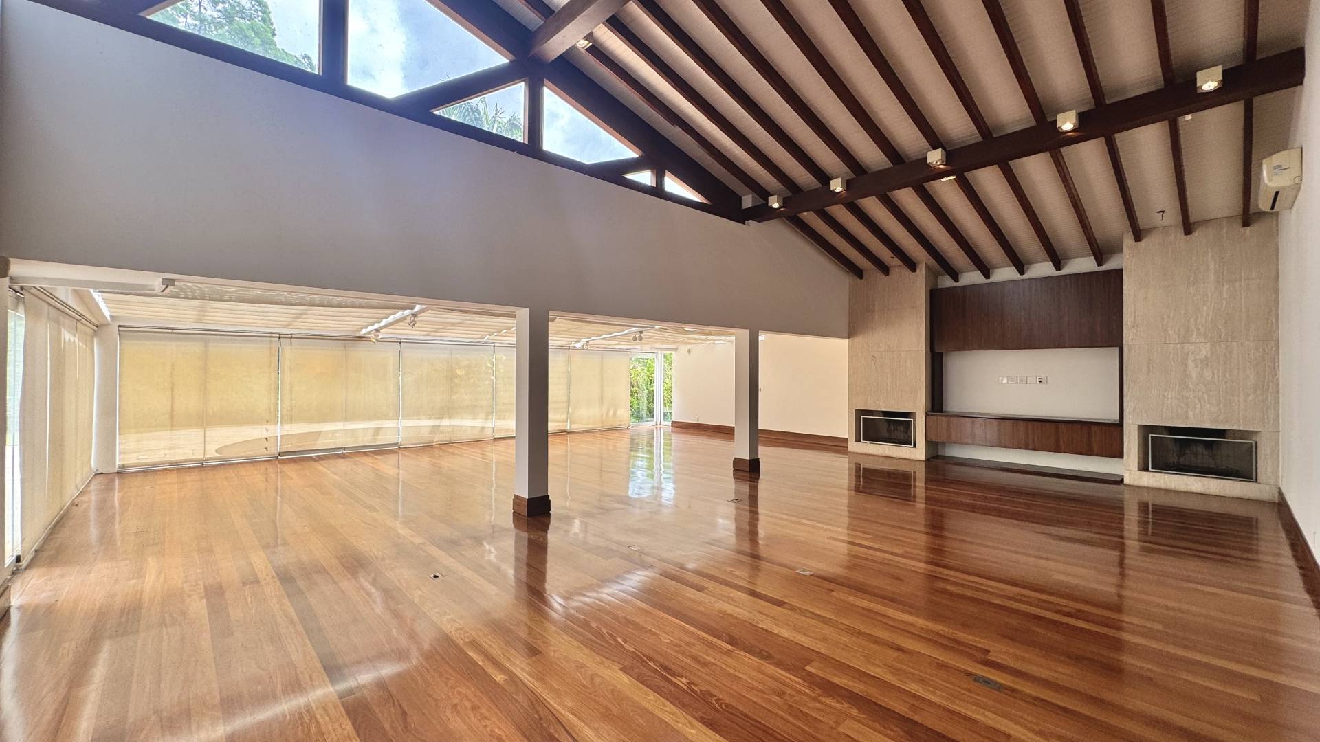 Casa com 6.300m² de terreno privativo - Residencial Tamboré 1
