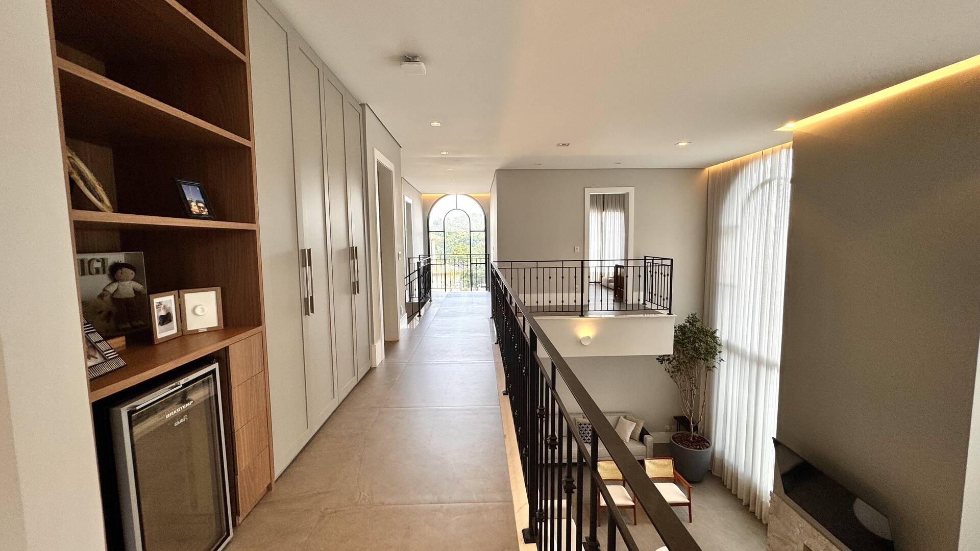 Casa Nova e Atemporal com 4 Suítes no Residencial Gênesis 1 | Alphaville