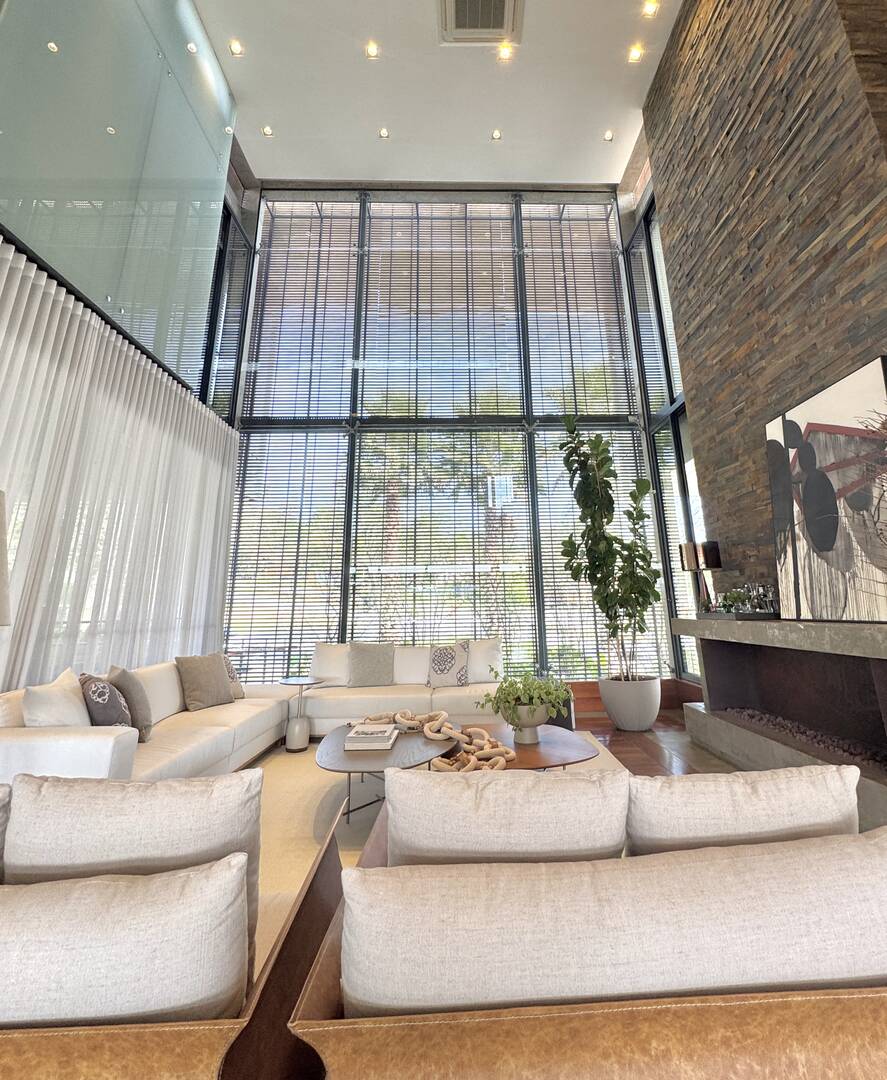 Casa Contemporânea à Venda no Alphaville Gênesis 1 com Vista Permanente para a