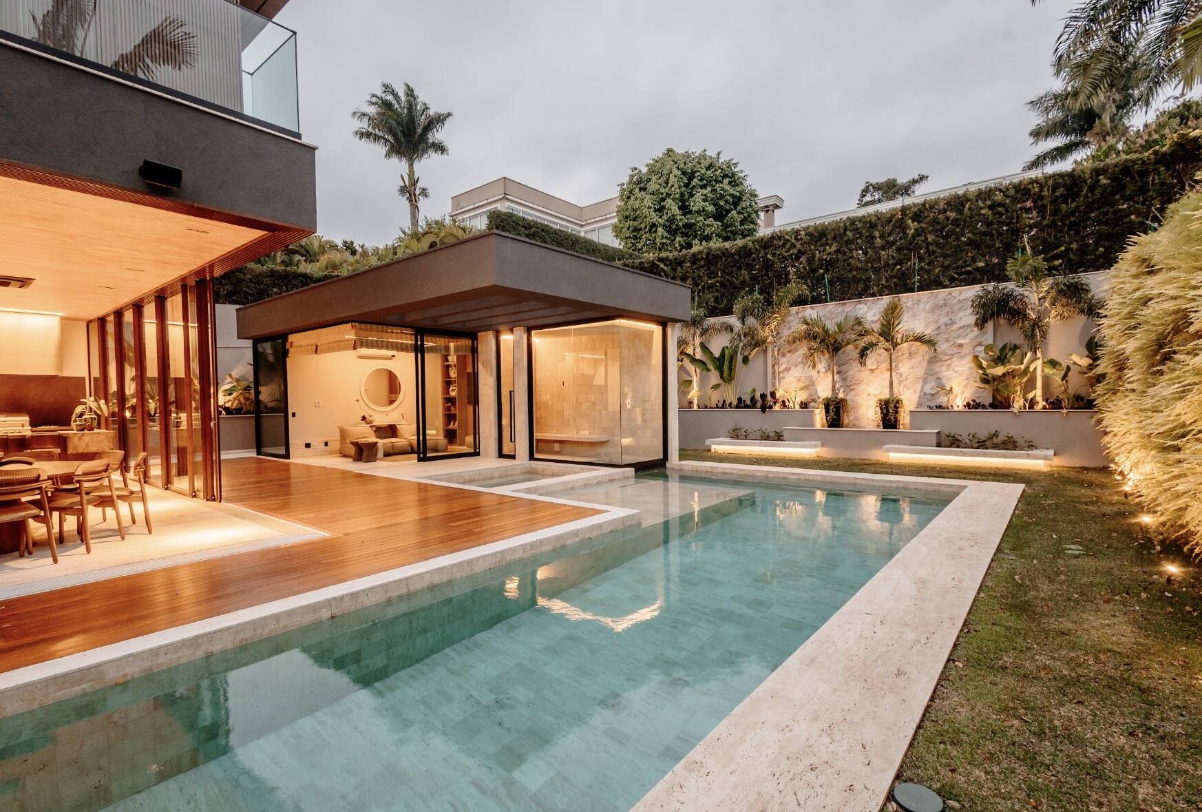 Casa Contemporânea à Venda no Tamboré 3 | Projeto Leonice Alves | 5 Suítes | Automação Completa