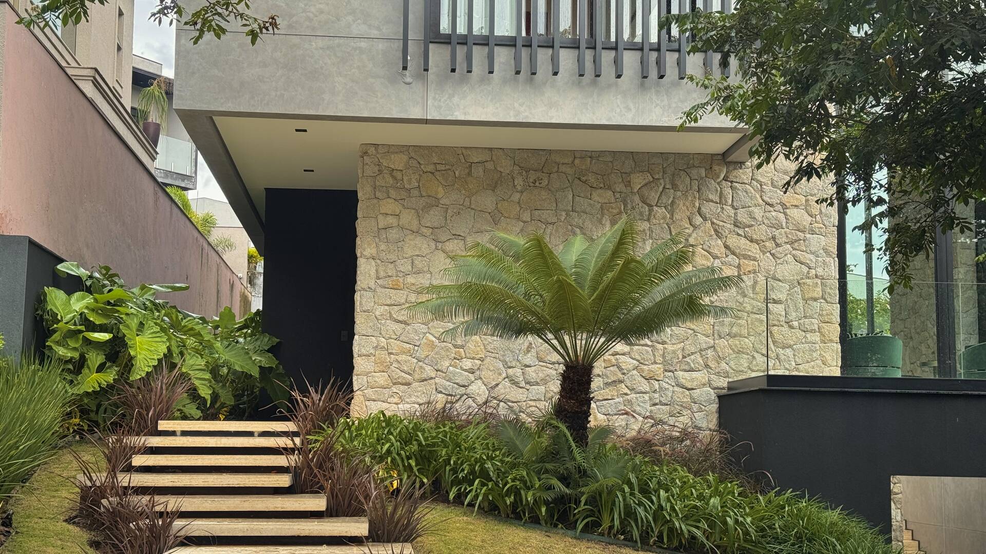 Casa contemporânea com 4 suítes e arquitetura autoral à venda no Itahyê, Alphaville