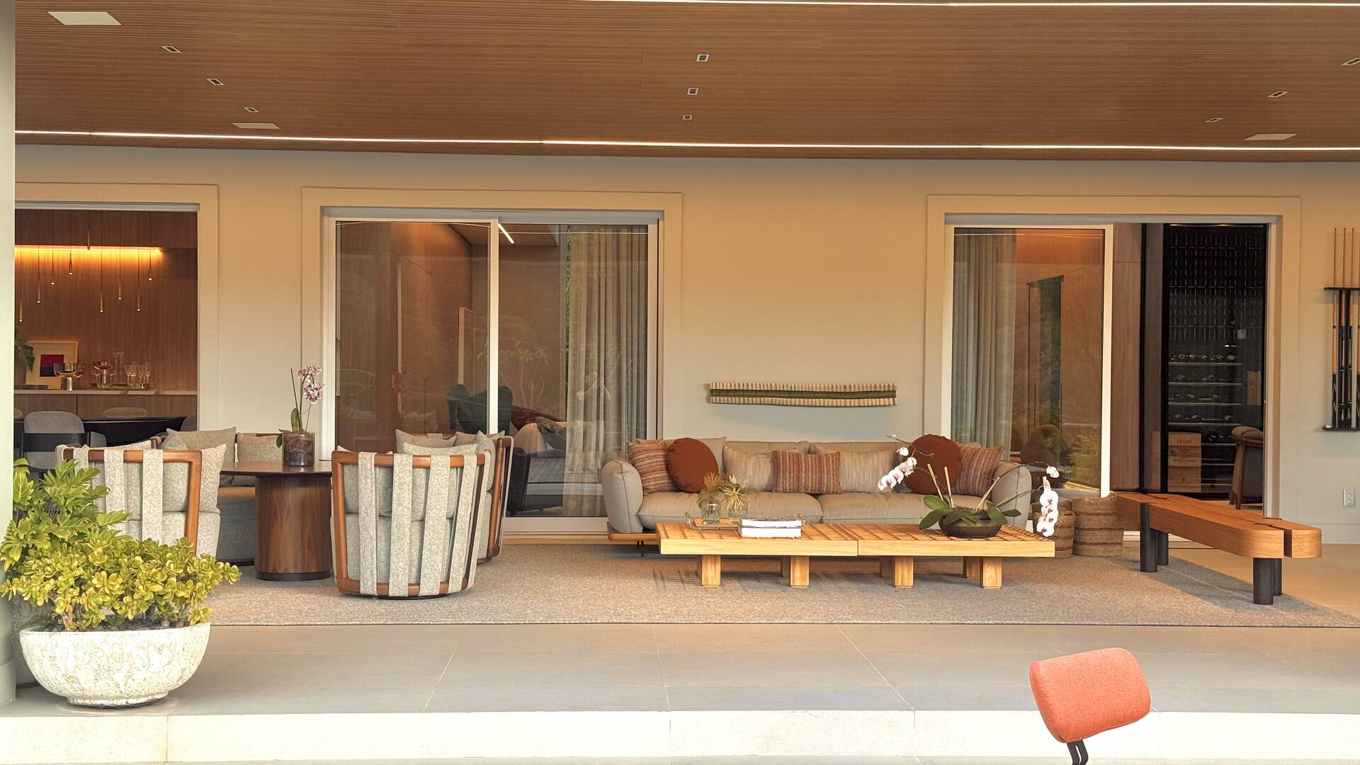 Casa Contemporânea no Tamboré 1 com 3.167 m² de Terreno e Vista Permanente para a Mata