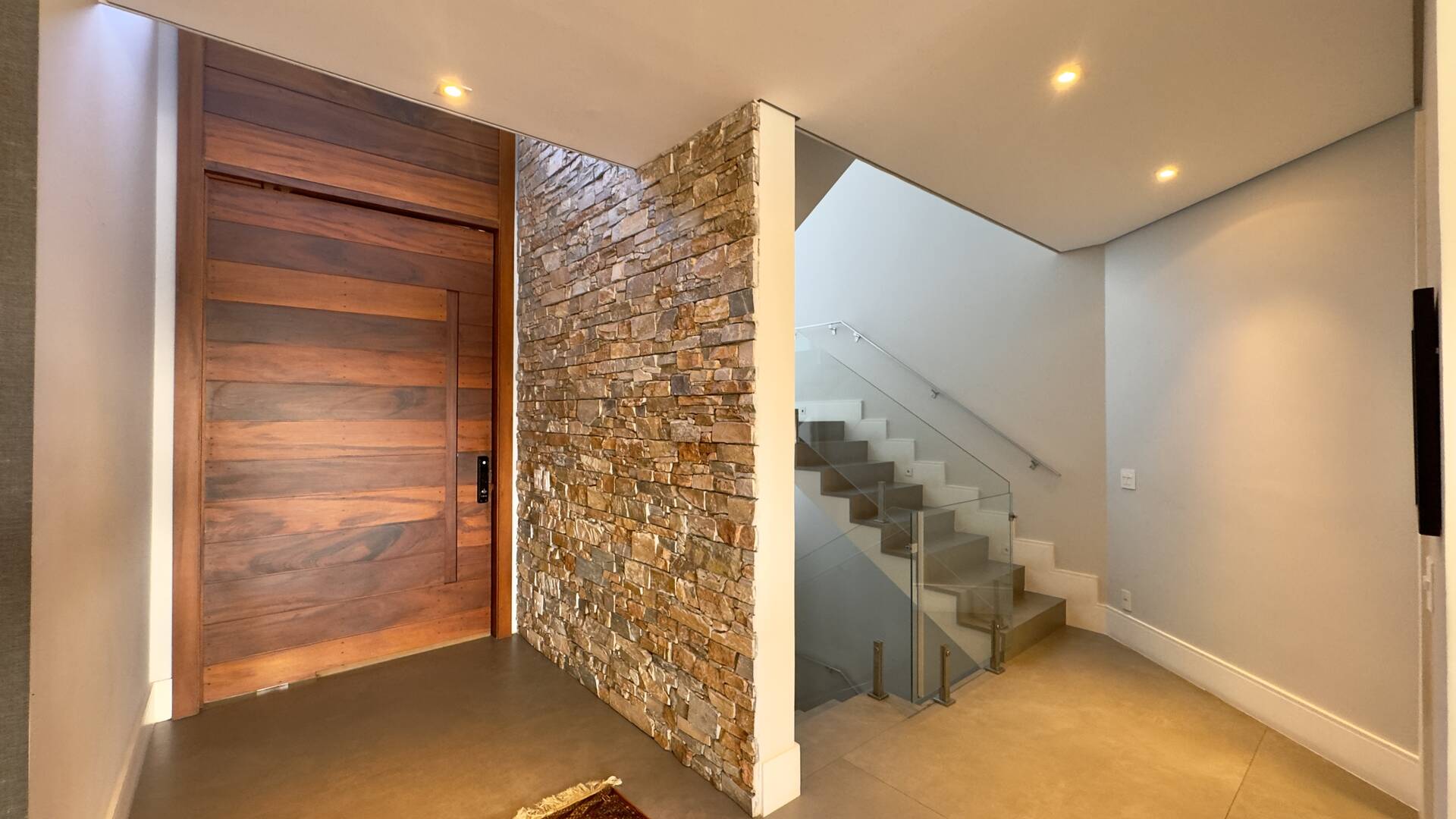 Casa à venda no Tamboré 10 com 4 suítes, área gourmet integrada e 539 m²