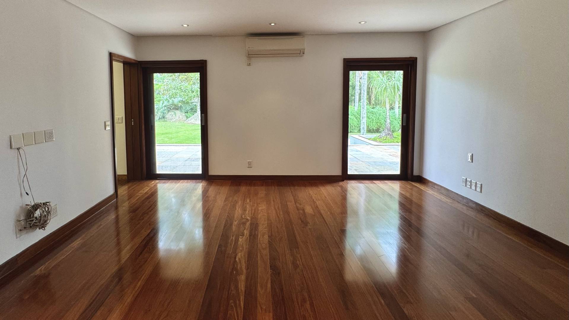 Casa com 6.300m² de terreno privativo - Residencial Tamboré 1