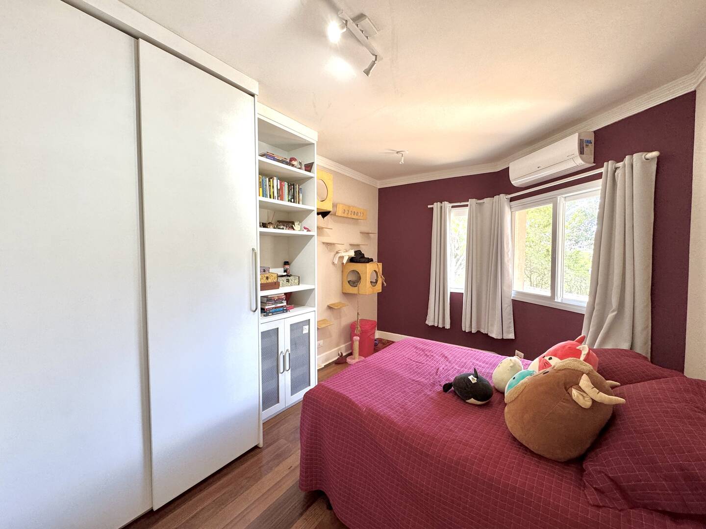 Casa à Venda no Tamboré 1 com 4.000 m², Vista Permanente e Estilo Casa de Campo