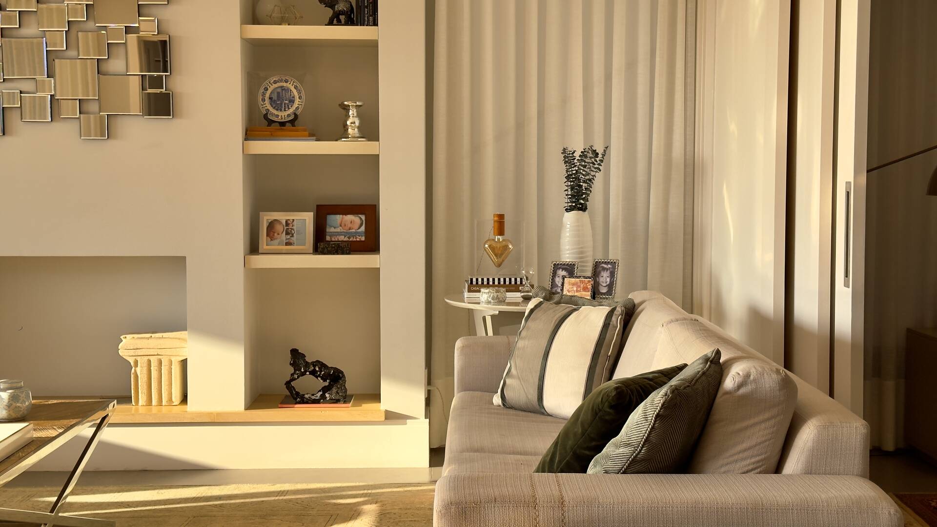 Casa à venda no Tamboré 10 com 4 suítes, área gourmet integrada e 539 m²