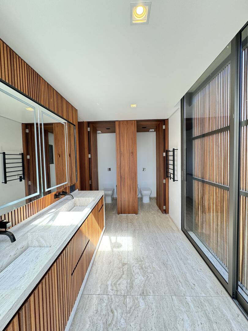 Casa contemporânea com 4 suítes, arquitetura autoral e área de lazer integrada