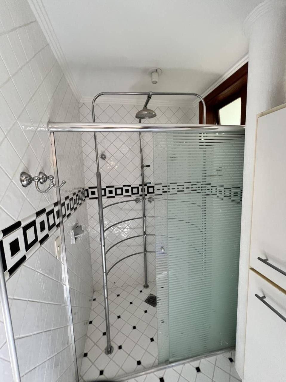 Casa semi-térrea com 3 suítes à venda no Tamboré 1