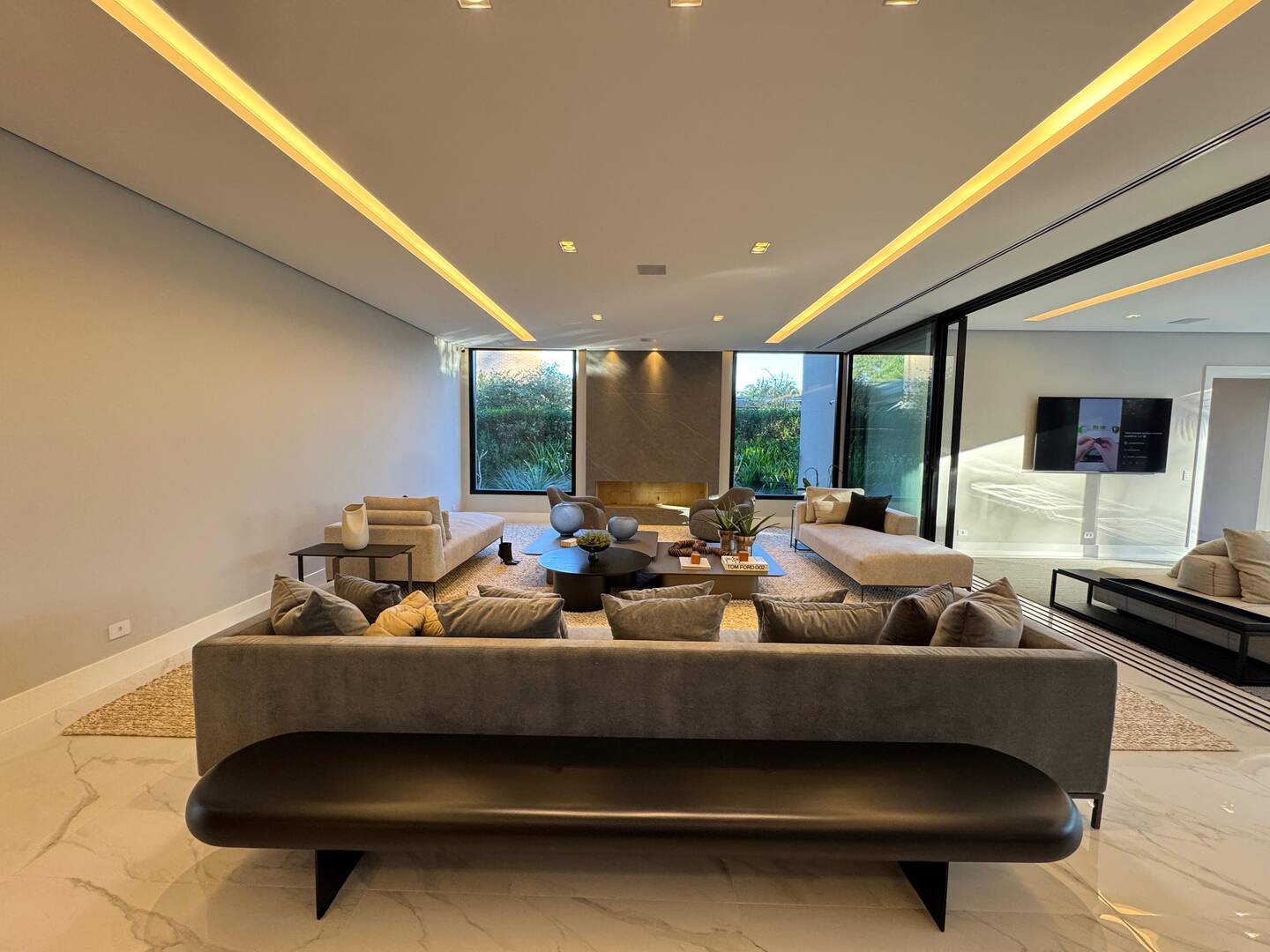 Casa com projeto de Breno Santiago e lazer completo no Haras Guancan