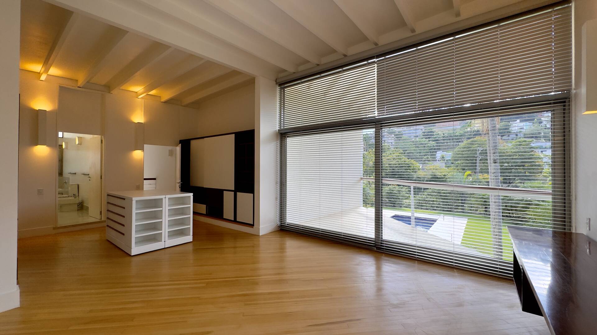Residência Assinada por George Mills no Tamboré 1 com Arquitetura Autoral e 1.525 m² de Terreno