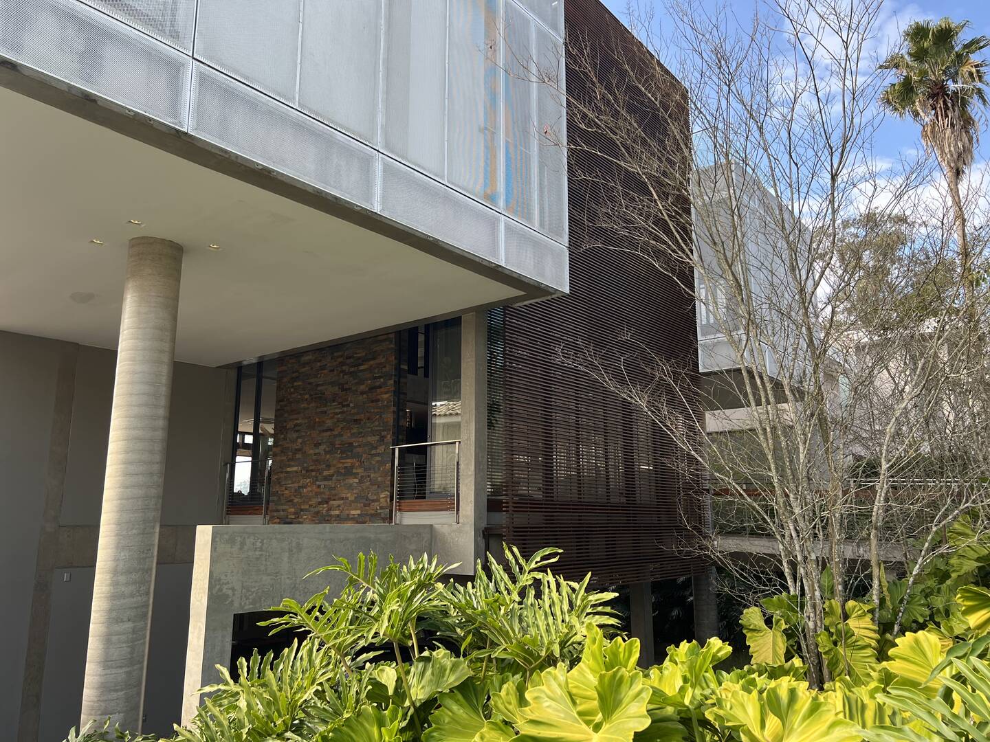 Casa Contemporânea à Venda no Alphaville Gênesis 1 com Vista Permanente para a