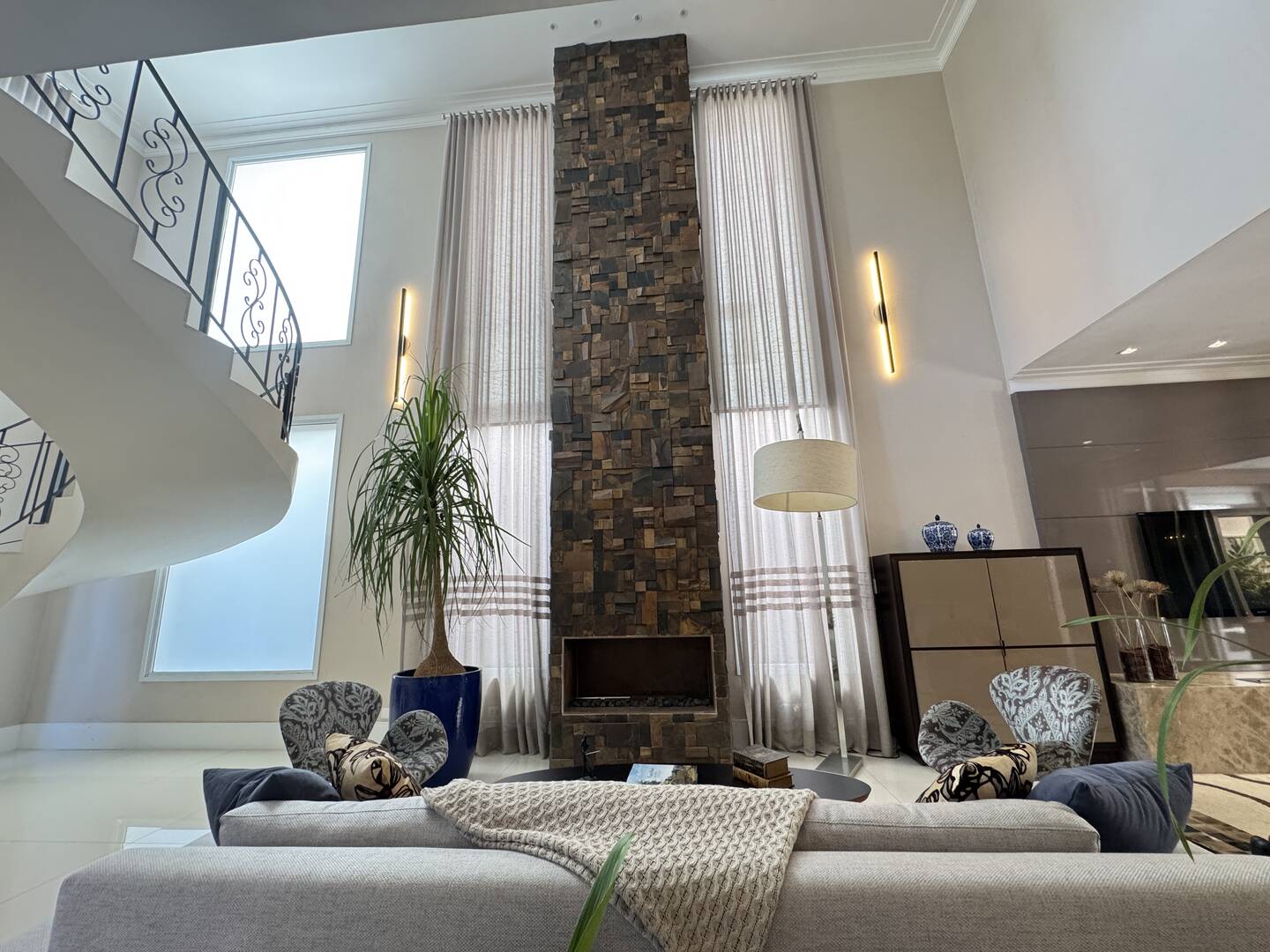 Casa neo-clássica à venda no Villa Solaia Alphaville | Elegância e conforto