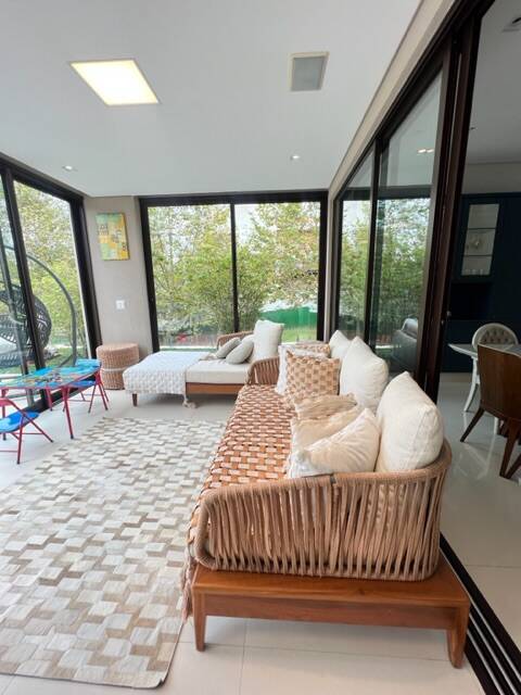Casa esquina Villa Solaia - Alphaville São Paulo