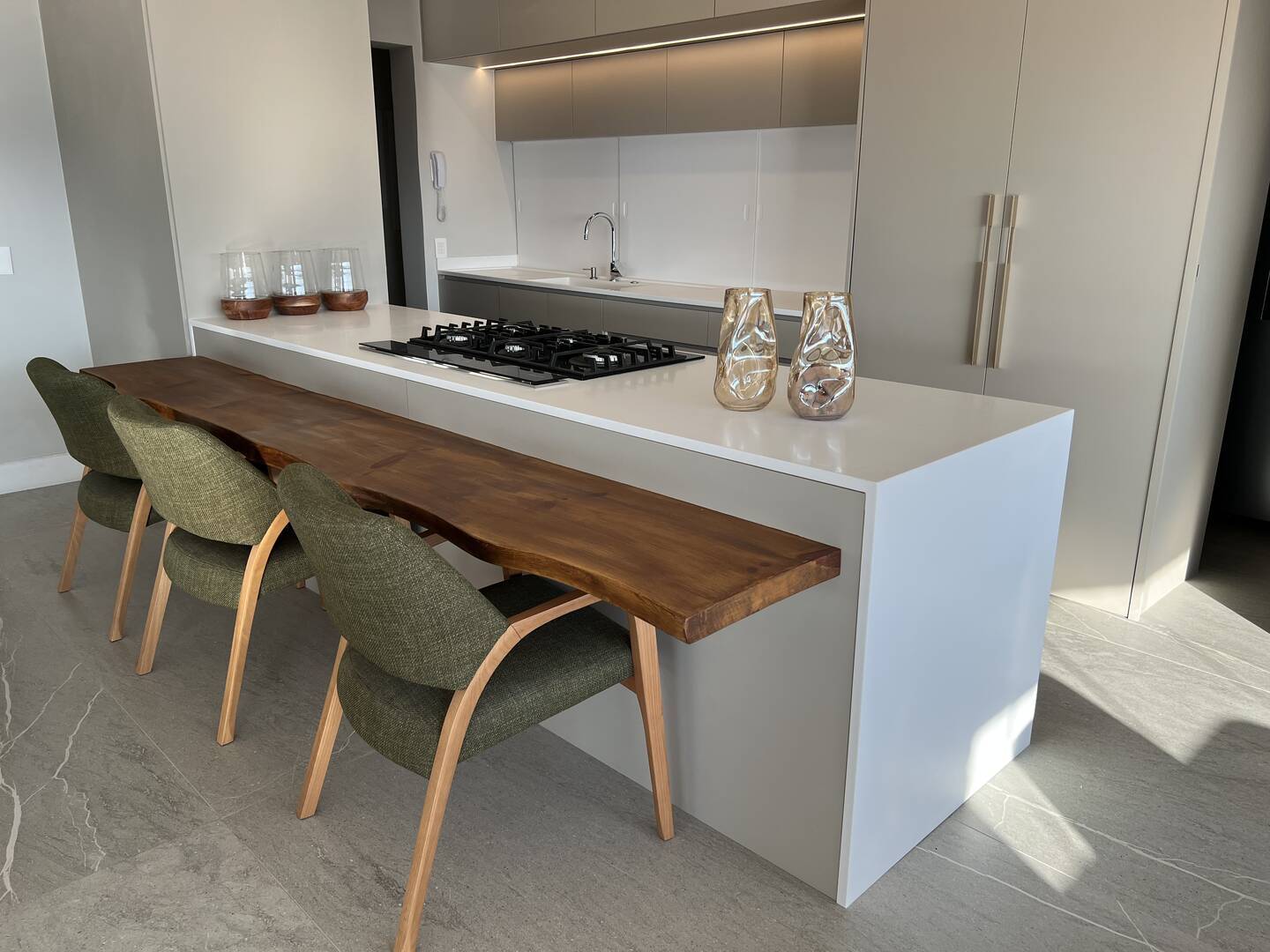 Apartamento à venda no Condomínio Oiapoque em Alphaville com 360 m², 4 suítes e 5 vagas
