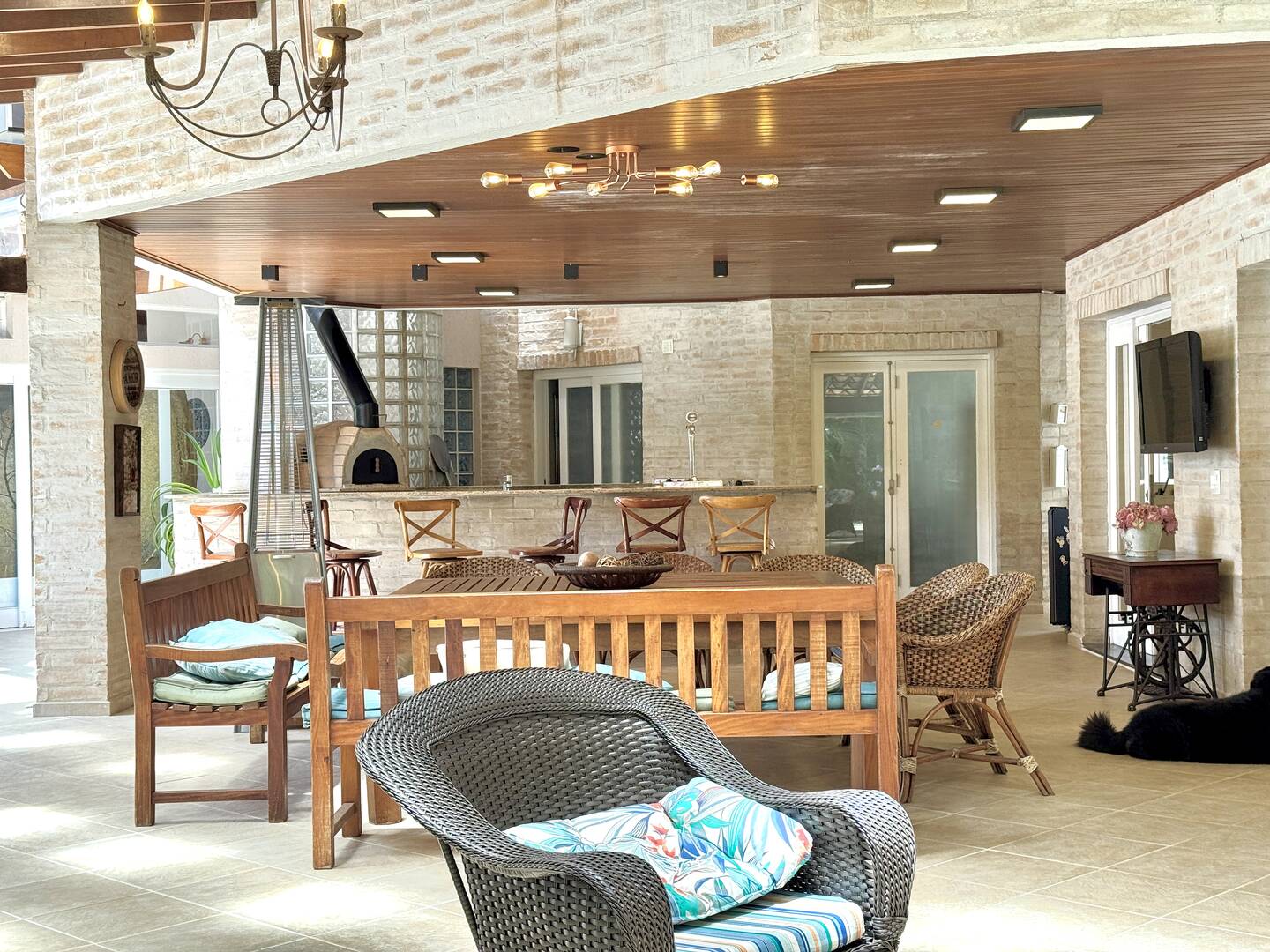 Casa à Venda no Tamboré 1 com 4.000 m², Vista Permanente e Estilo Casa de Campo