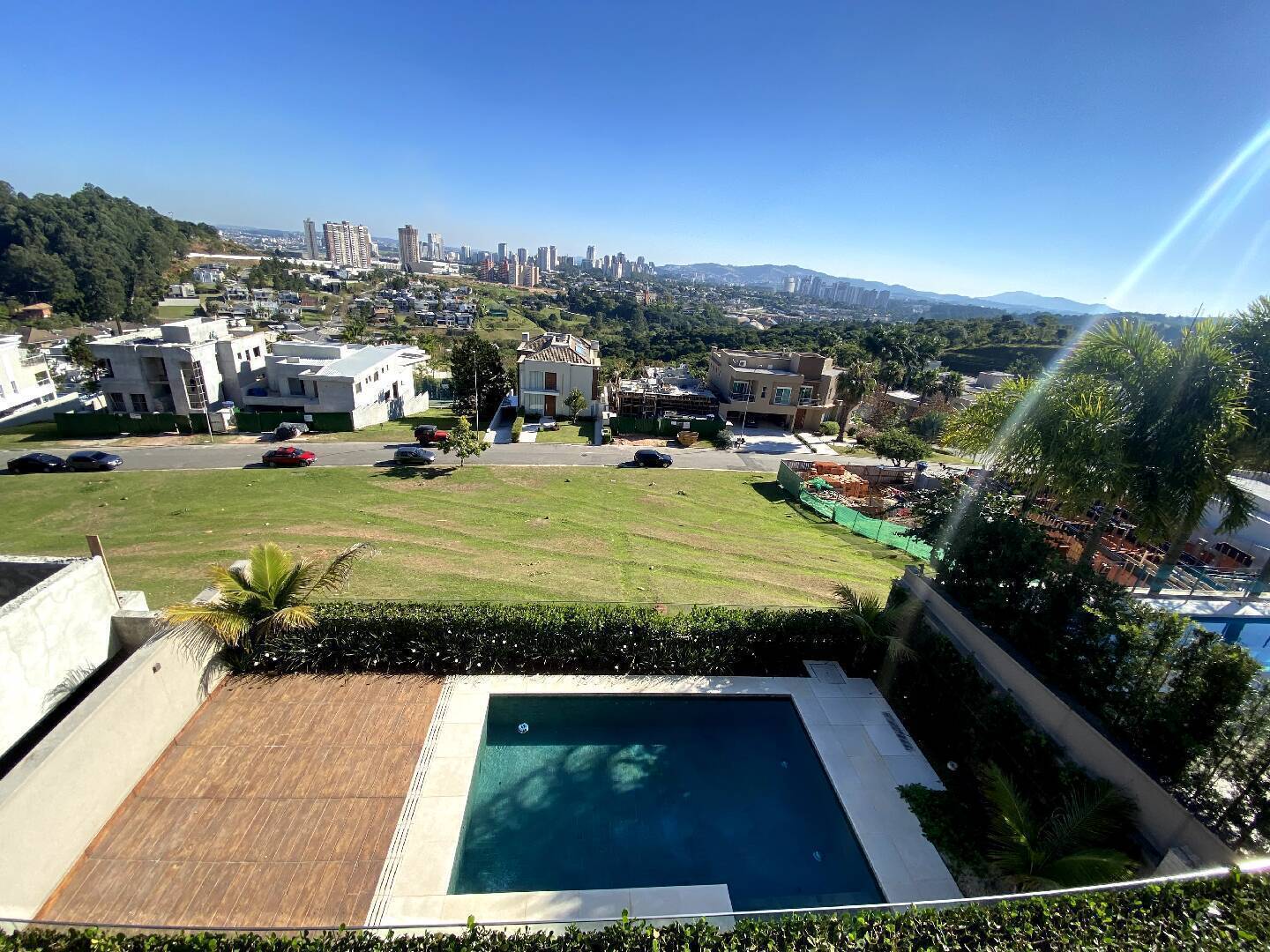 Residência Assinada por Mario Perez no Vila Solaia | 640 m², 4 Suítes e Vista Panorâmica