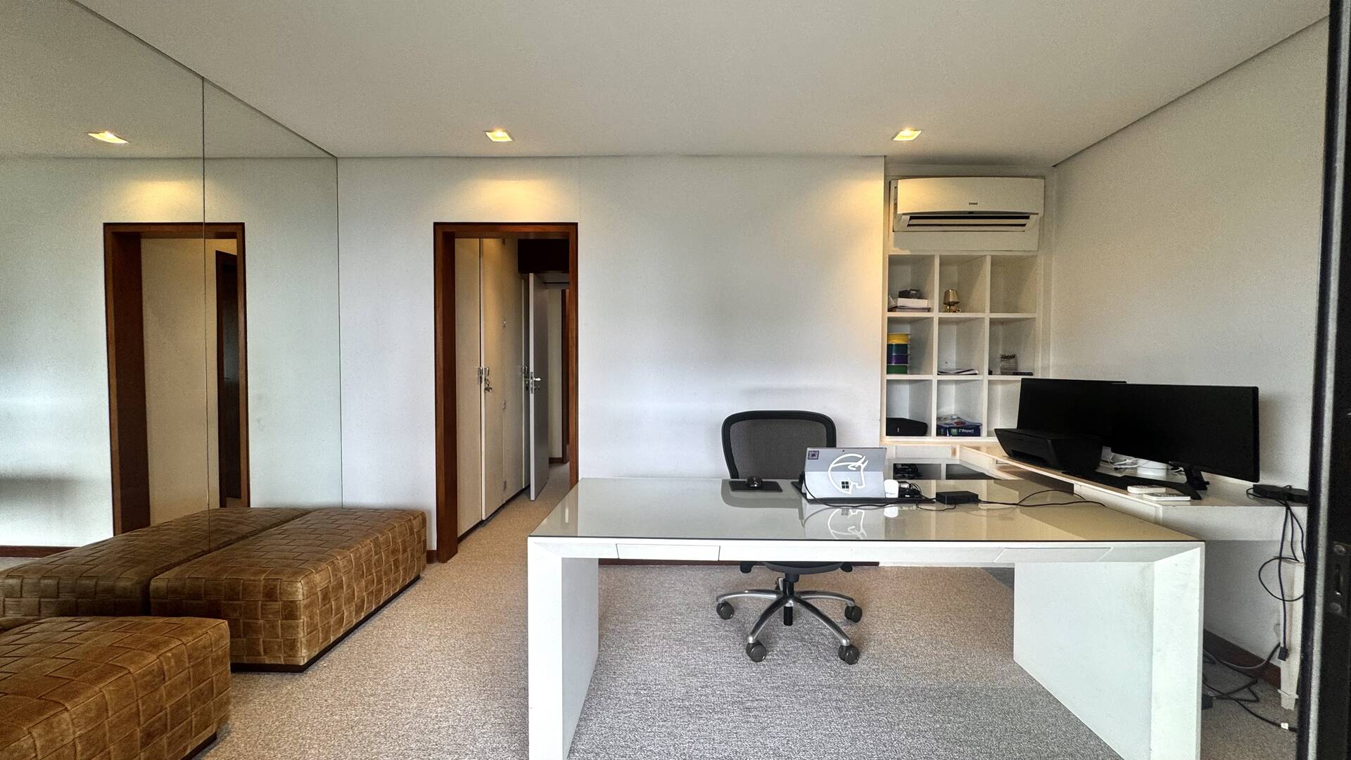 Casa com 5 suítes, terreno de 2.500 m² e vista aberta à venda no Alphaville 8