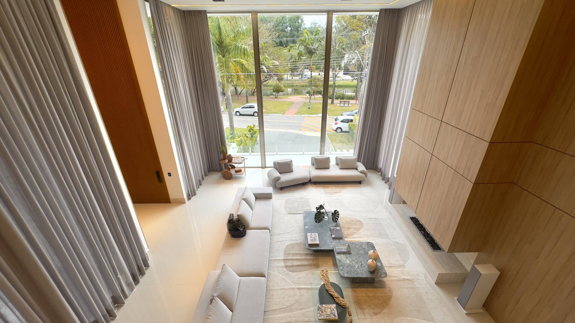 Casa de Alto Padrão à Venda no Tamboré 3 | Frente para o Lago | 5 Suítes | 870 m²