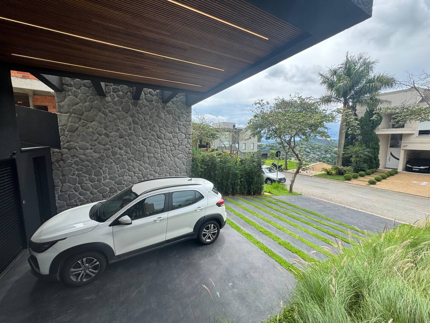 Casa mobiliada à venda no Gênesis 2 com 3 suítes, automação e adega climatizada