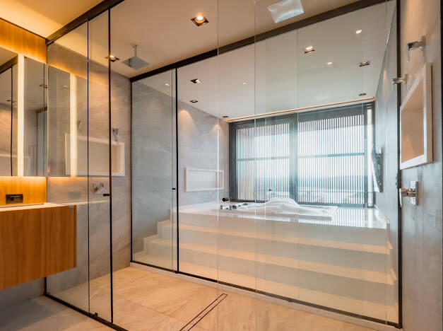 Casa à venda no Le Portier Nautic Residence com 5 suítes e acesso direto à represa