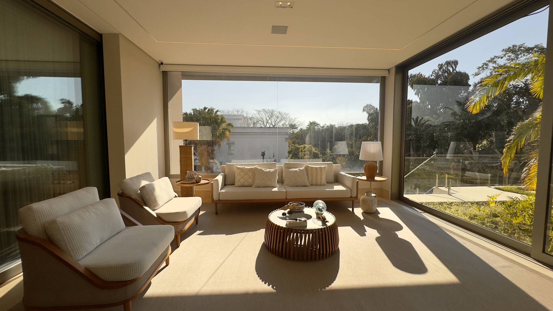 Casa à venda no Tamboré 2 com 1.800 m², 6 suítes e rooftop de 450 m²