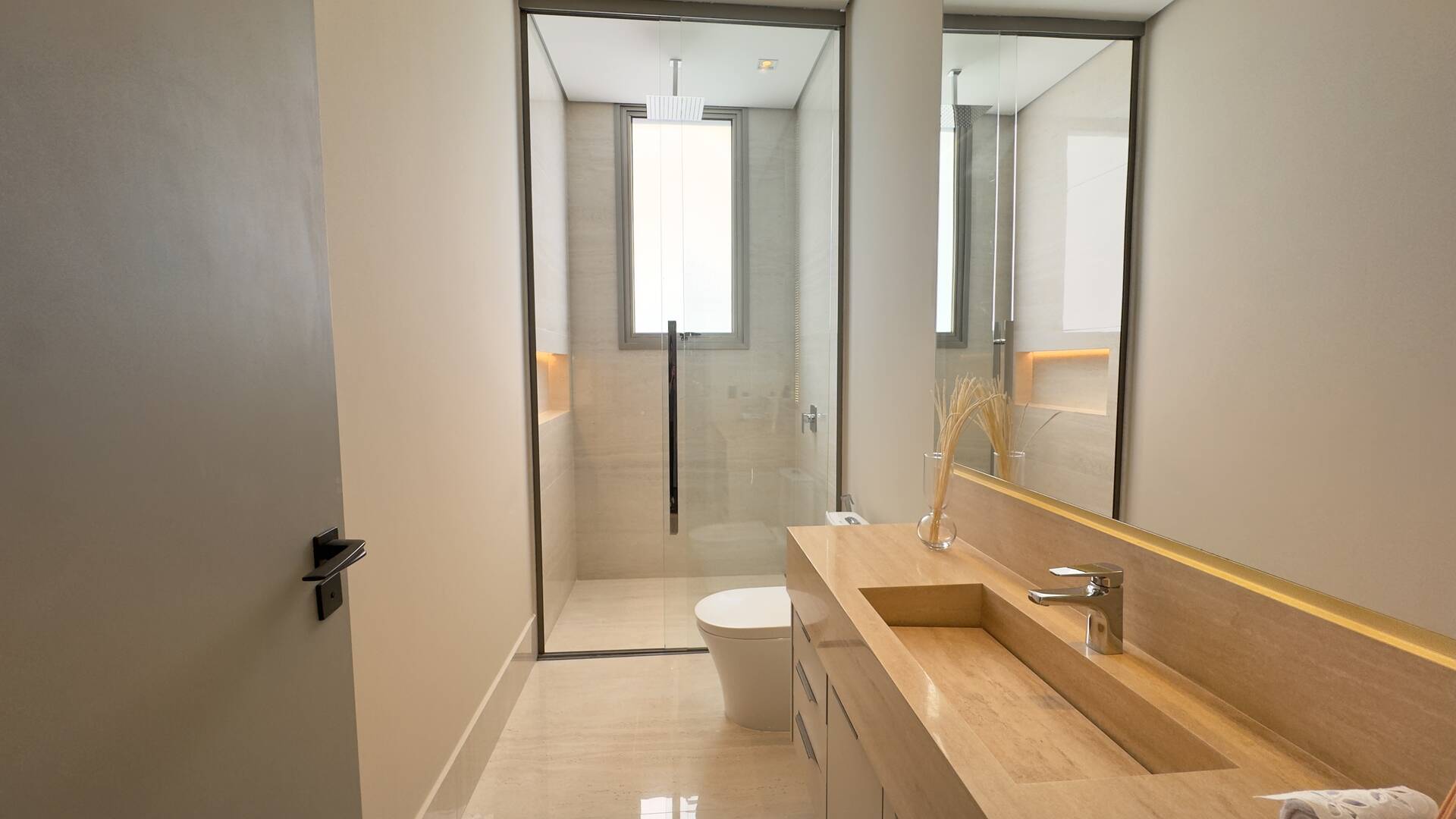 Casa à venda no Tamboré 2 com 1.800 m², 6 suítes e rooftop de 450 m²