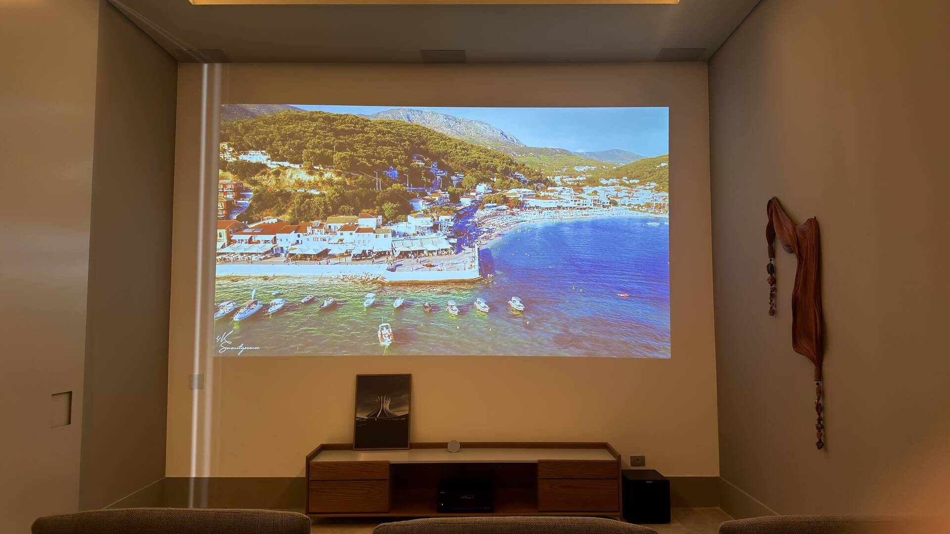 Casa Contemporânea no Tamboré 3 com Rooftop, 5 Suítes e Vista Permanente para a Praça
