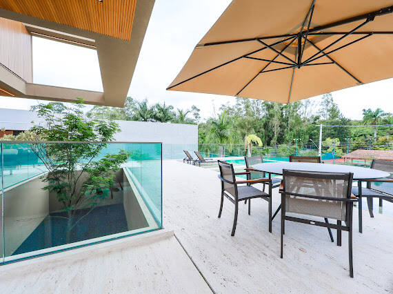 Casa à venda no Tamboré 2 com projeto Rodrigo Latorre e adega climatizada para 700 garrafas