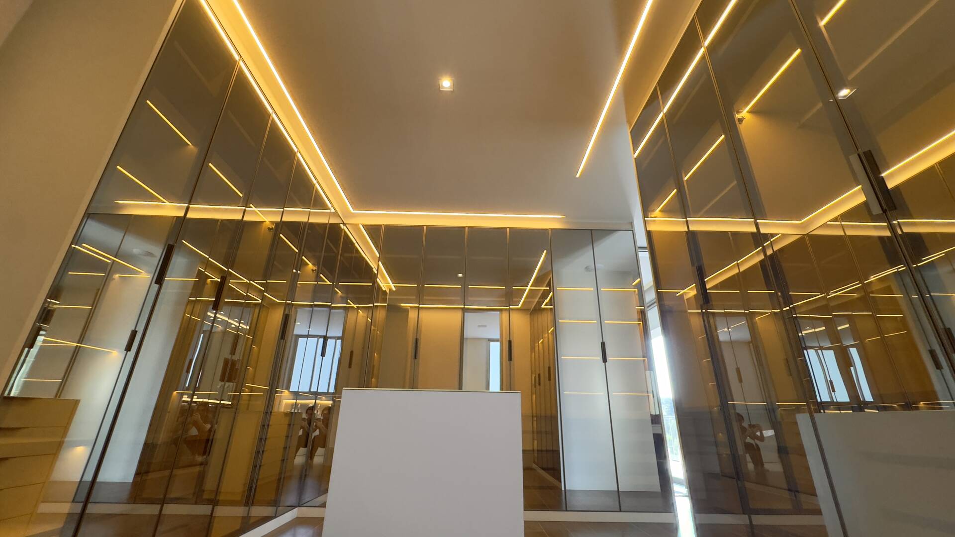Casa à venda no Tamboré 2 com 1.800 m², 6 suítes e rooftop de 450 m²