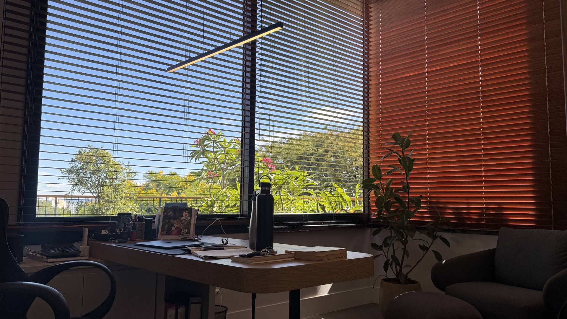 Casa à venda no Tamboré 10 com vista permanente para a mata e amplo terreno