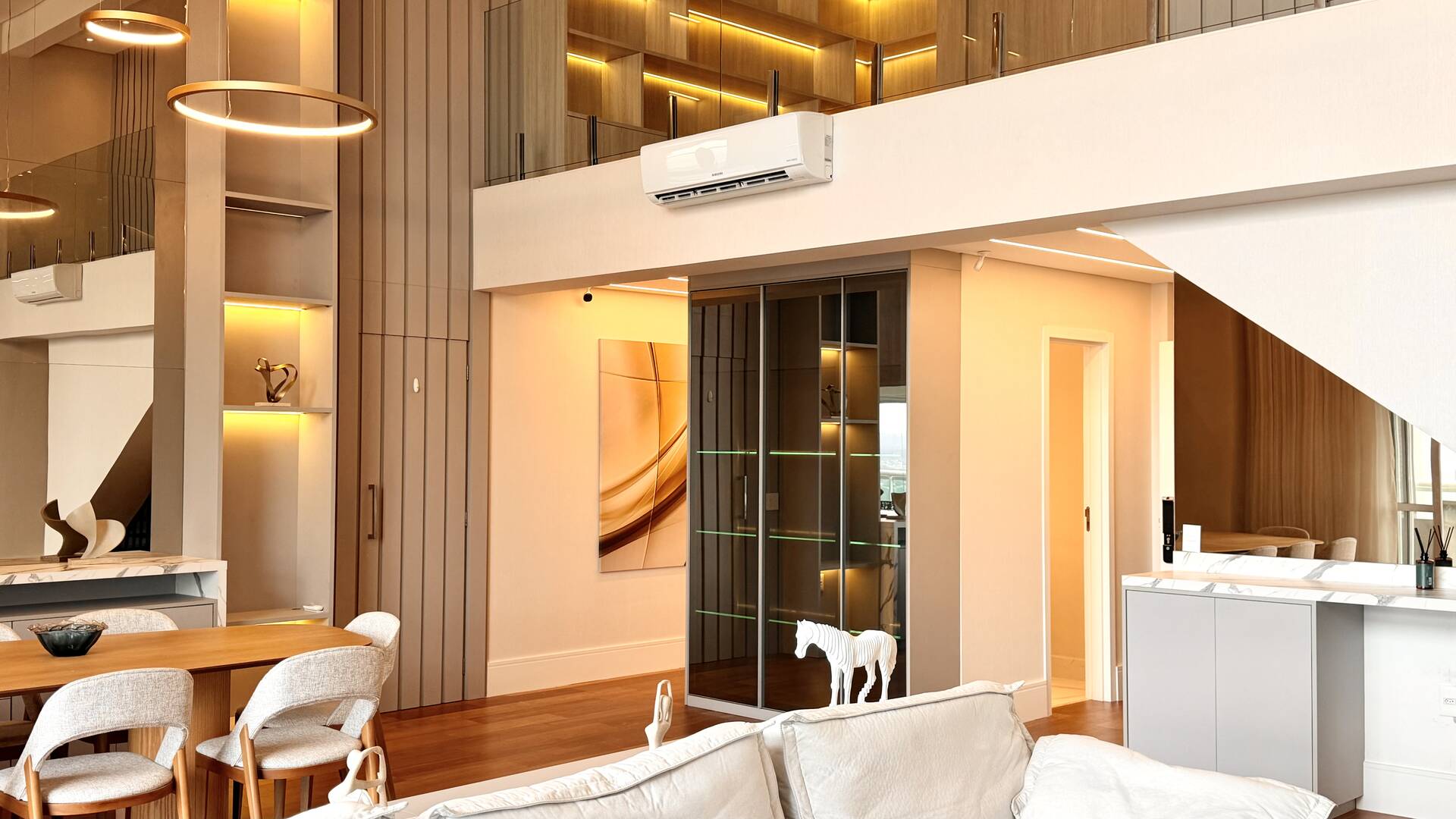 Apartamento mobiliado com 4 suítes e vista permanente para o lago em Alphaville