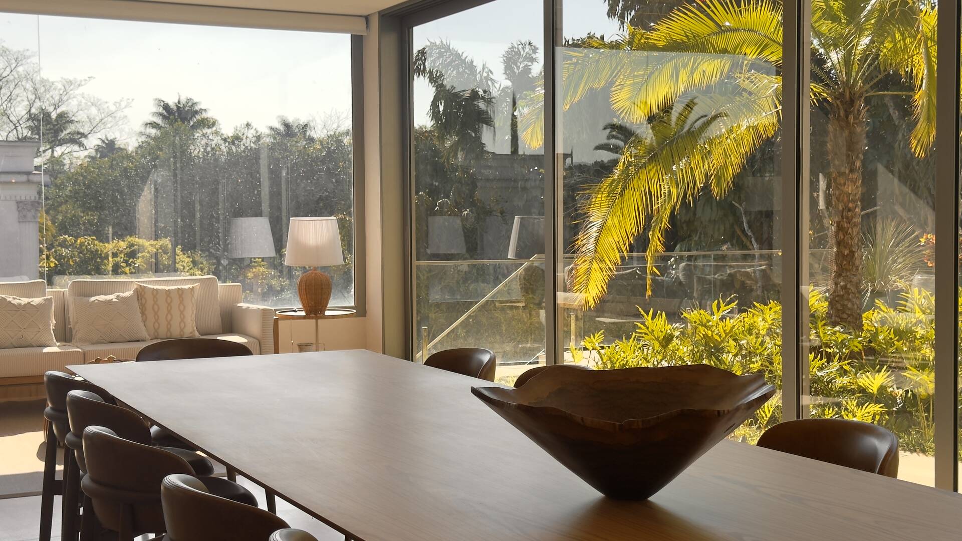 Casa à venda no Tamboré 2 com 1.800 m², 6 suítes e rooftop de 450 m²