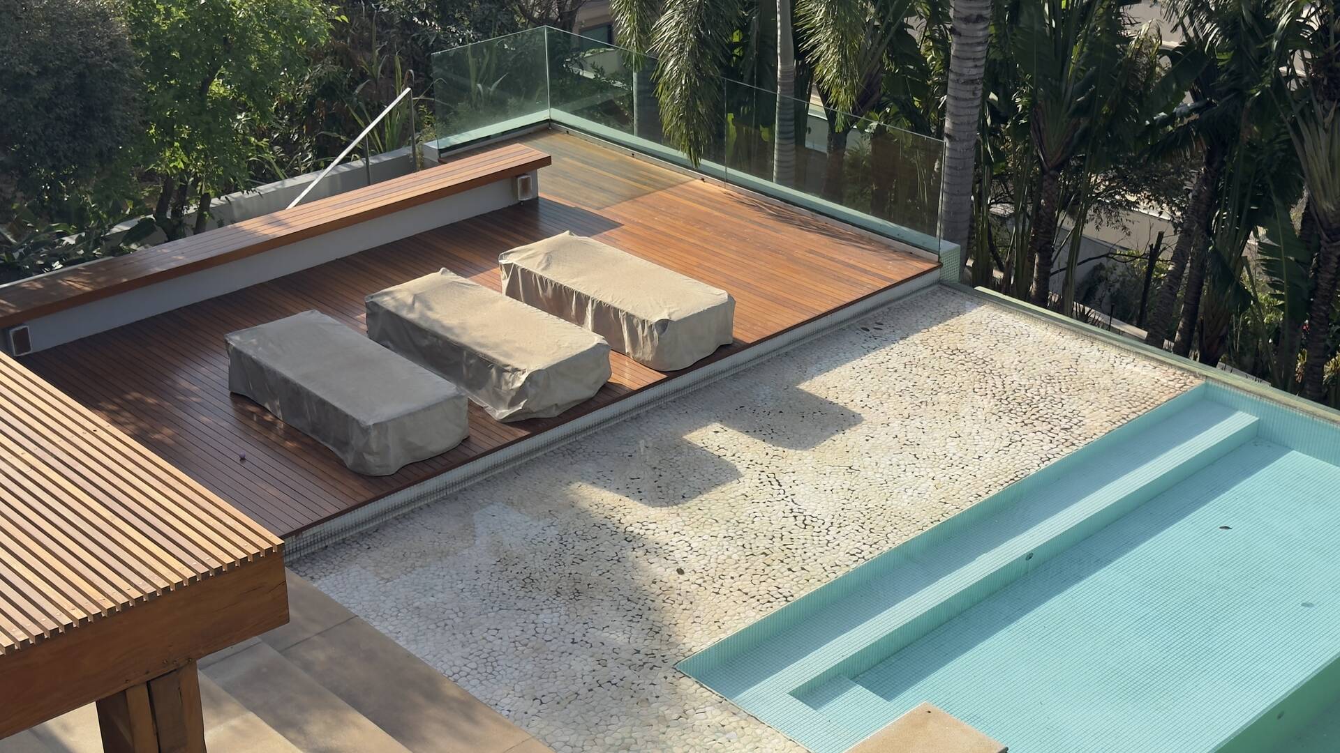 Casa Contemporânea com Vista Permanente, Piscina com Raia e Projeto Autoral em Alphaville