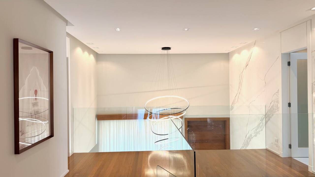 Casa à Venda no Tamboré 3 com 5 Suítes, Man Cave Exclusiva e Lazer Completo