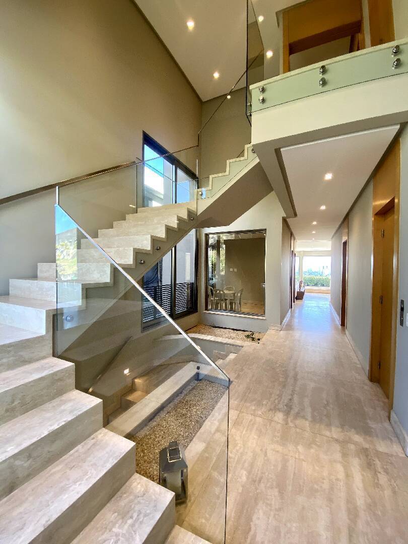 Residência Assinada por Mario Perez no Vila Solaia | 640 m², 4 Suítes e Vista Panorâmica