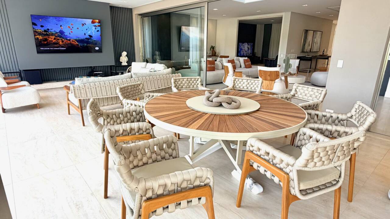 Casa à Venda no Tamboré 3 com 5 Suítes, Man Cave Exclusiva e Lazer Completo