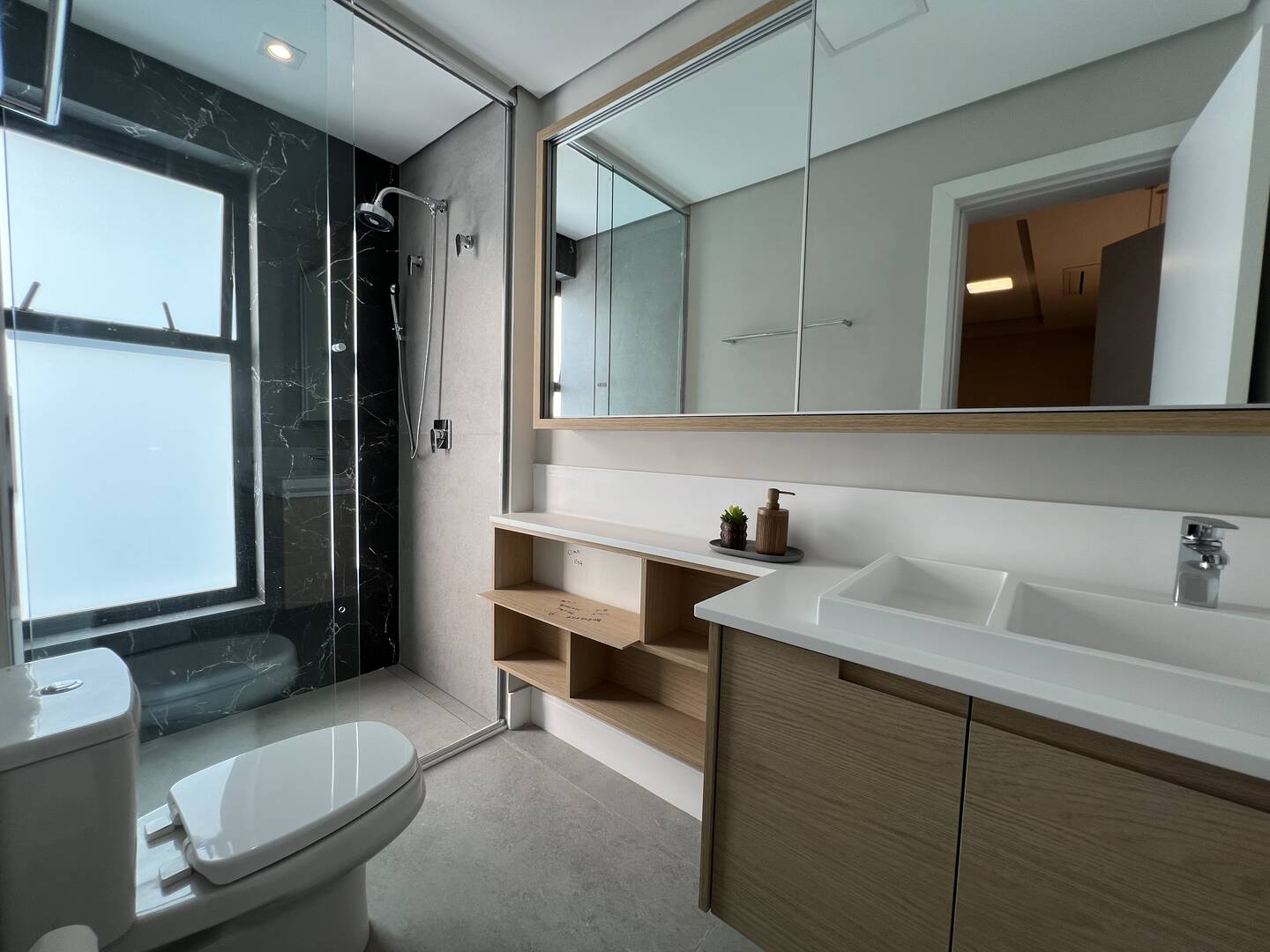 Apartamento à venda no Condomínio Oiapoque em Alphaville com 360 m², 4 suítes e 5 vagas