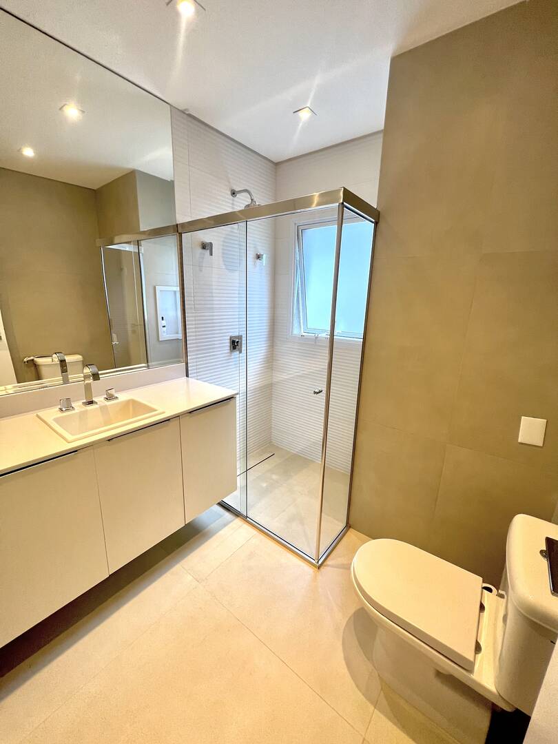 Casa Tamboré 10 mobiliada à venda em Alphaville | 4 suítes, automação e pronta para morar