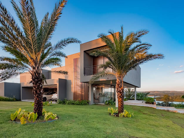 Casa à venda no Le Portier Nautic Residence com 5 suítes e acesso direto à represa