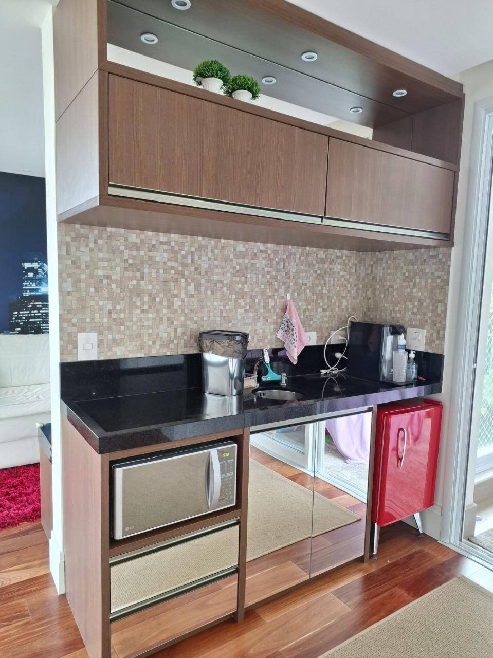 Casa com fundo para mata - Residencial Tamboré 11 - Venda porteira fechada.