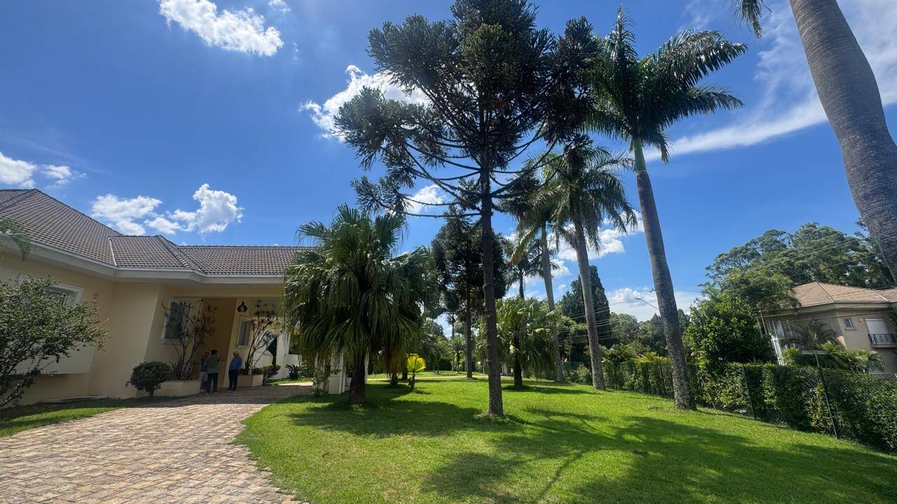 Casa com 5.700m² de terreno no Residencial Tamboré 1