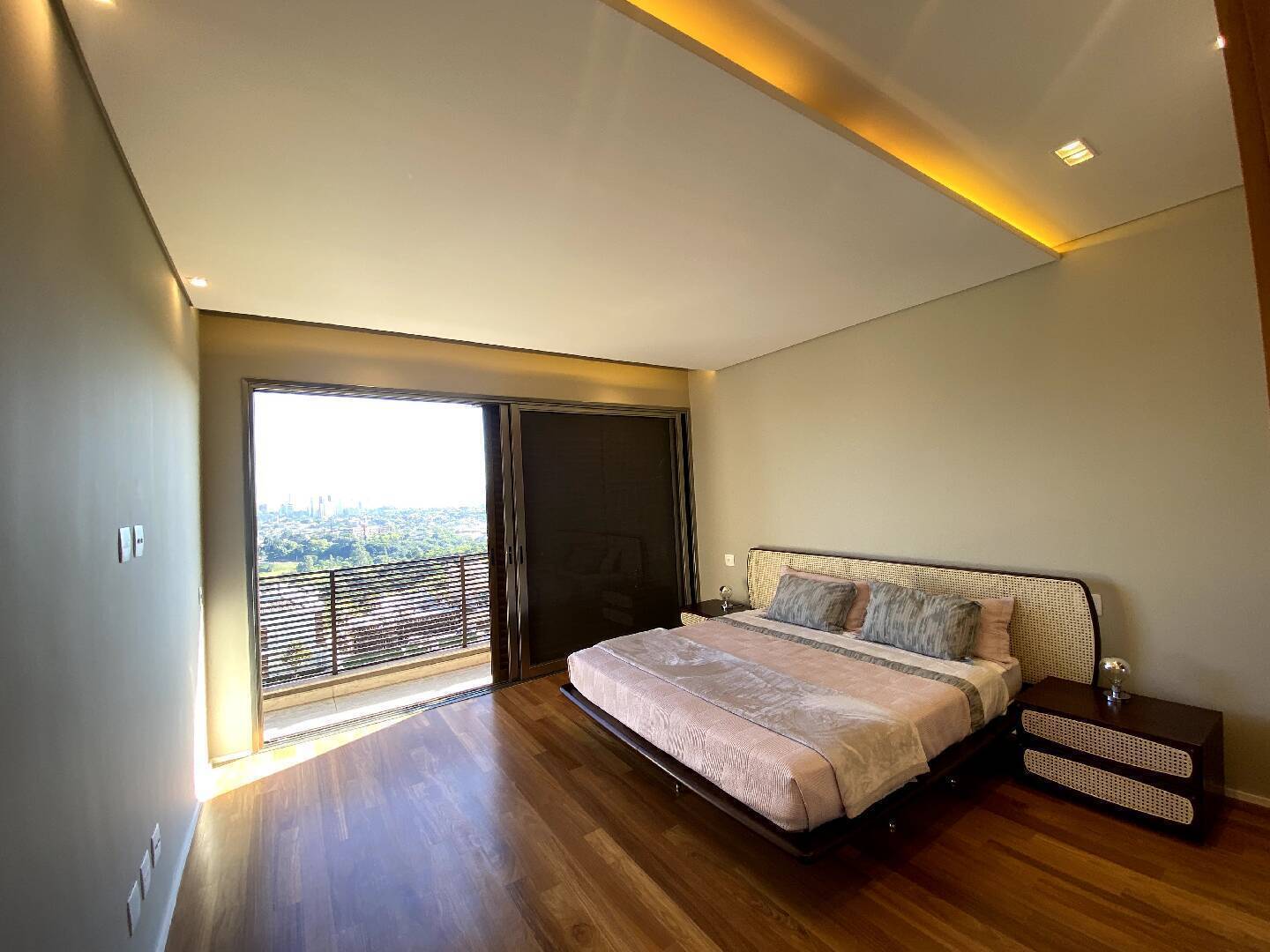 Residência Assinada por Mario Perez no Vila Solaia | 640 m², 4 Suítes e Vista Panorâmica