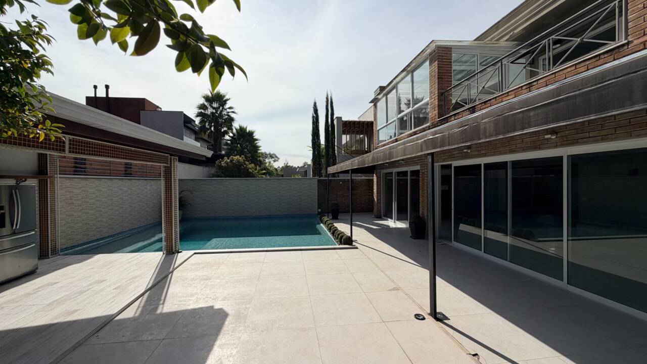 Casa Tamboré 11 -  Sol o dia todo na piscina