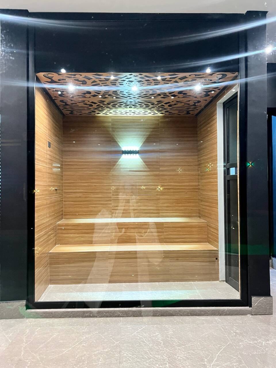 Residência Assinada por Karina Stein com 11 Suítes e Infraestrutura Completa de Lazer