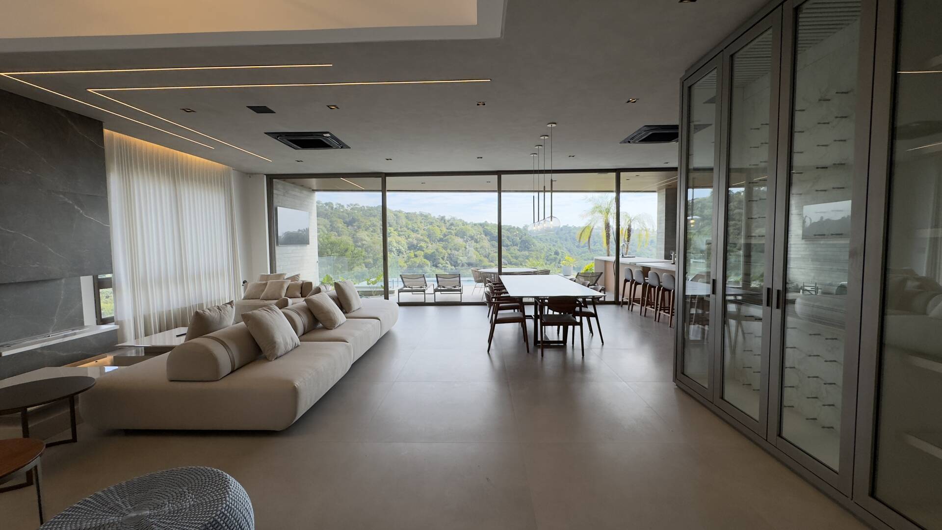 Casa contemporânea com lazer completo e elevador